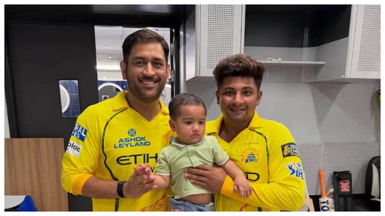 IPL 2026: Dhoni shares playful moment with Sarfaraz Khans son