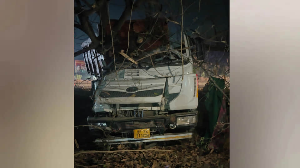 हादसे में क्षतिग्रस्त वाहन