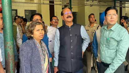Uttarakhand New Health Minister Subodh Uniyal quietly reached Doon Hospital stood in line
