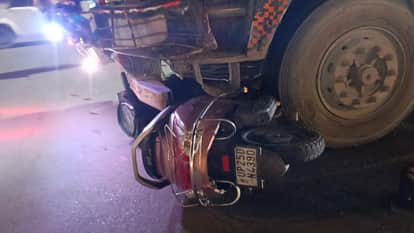Canter Runs Over Scooty at Chowki Intersection in Bareilly