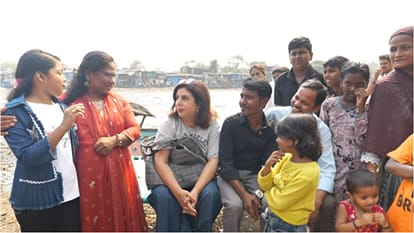 Farah Khan Visit to Shahida Ansari House In Slums Area with Cook Dilip made Recipe Of Aloo Bhaji