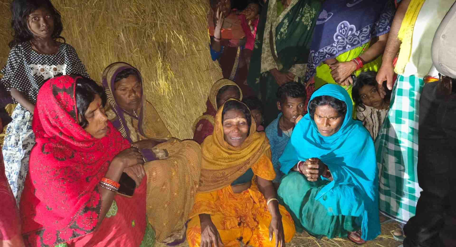 शोकाकुल परिजन