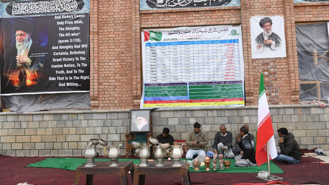 People donated cash and jewelry to help Iran.