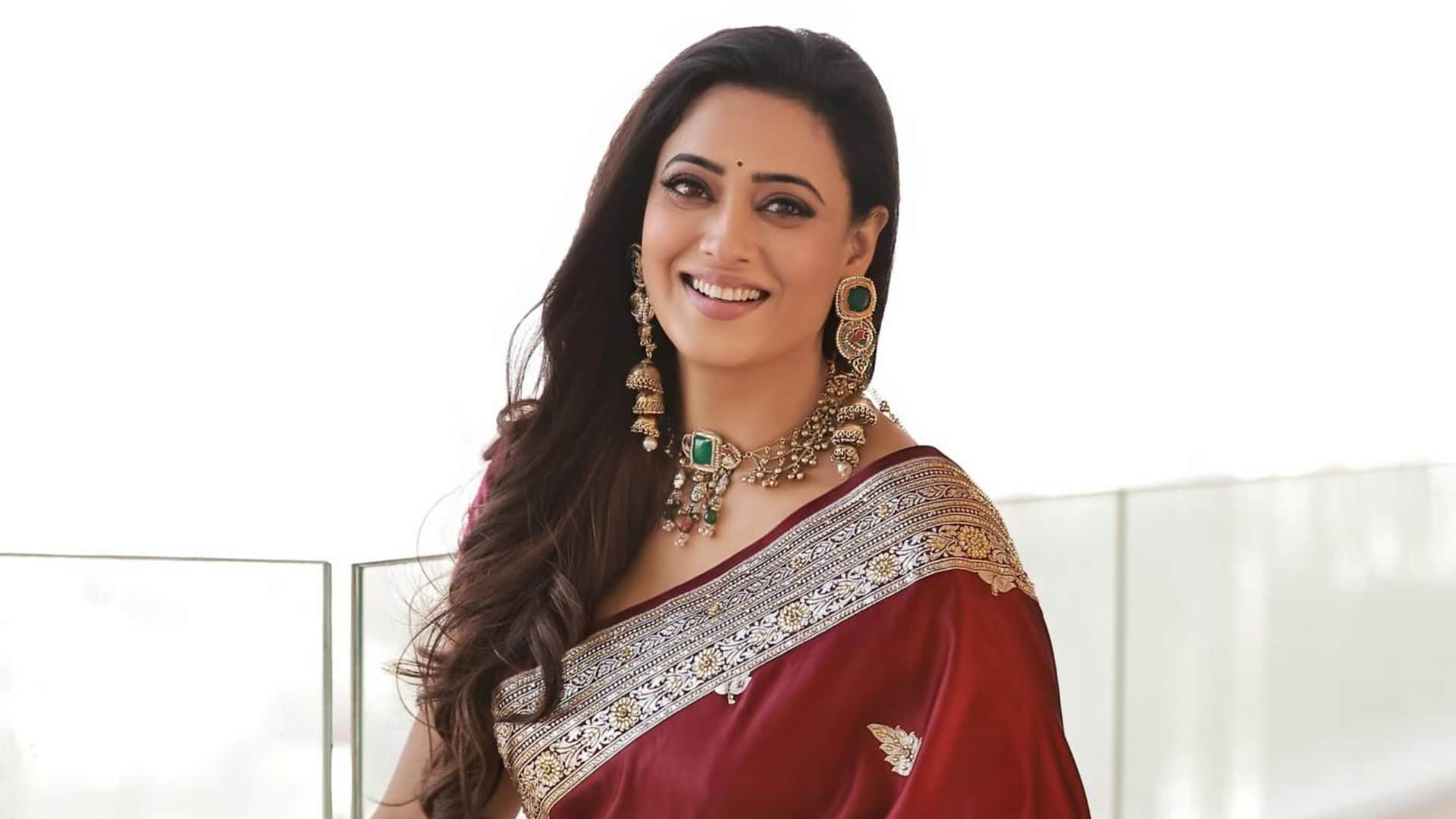 Shweta Tiwari Banarasi Saree Look Modern Style Inspiration In Hindi Disprj