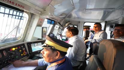 Kavach activated on Prayagraj-Kanpur section, eight trains including Prayagraj Express equipped