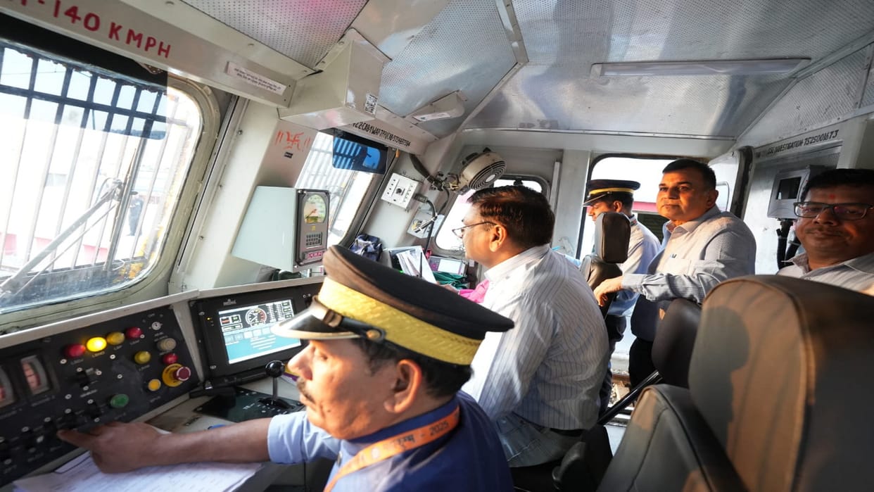 Kavach activated on Prayagraj-Kanpur section, eight trains including Prayagraj Express equipped