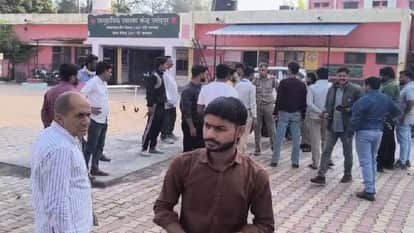 UP: In Saharanpur, two brothers shot their sister in the head, punished her to go with a youth