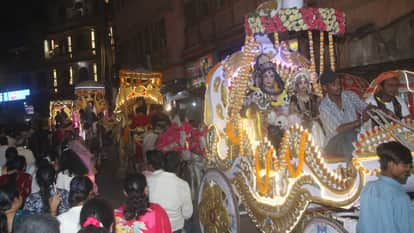 Amidst resounding beats of 108 damrus Baba Mashannath set forth accompanied by divine forms of deitie in Varan