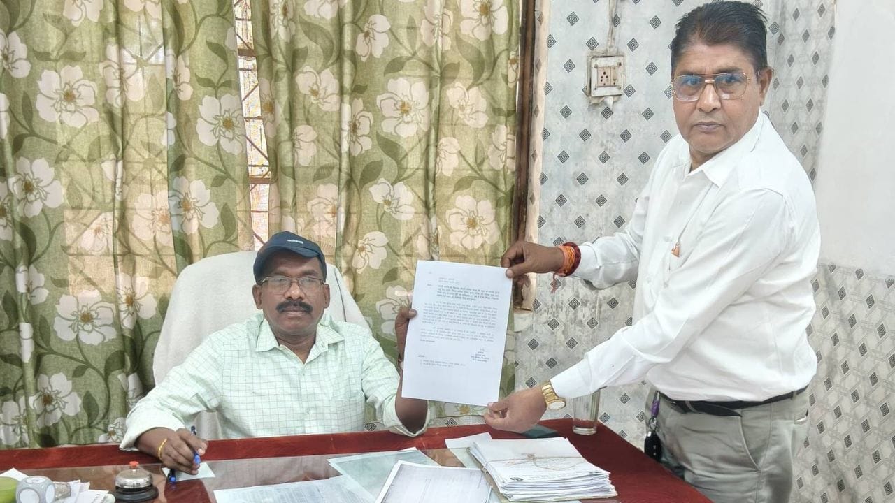 भाजपा नेता ने तहसीलदार से की शिकायत