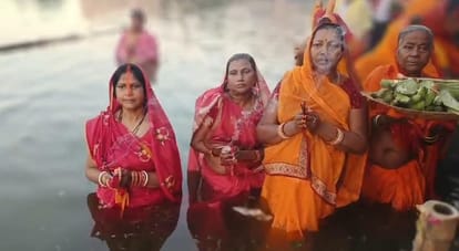 Chaitra Chhath Today is third day of Chaitra Chhath offering prayers to the setting sun Patna traffic route