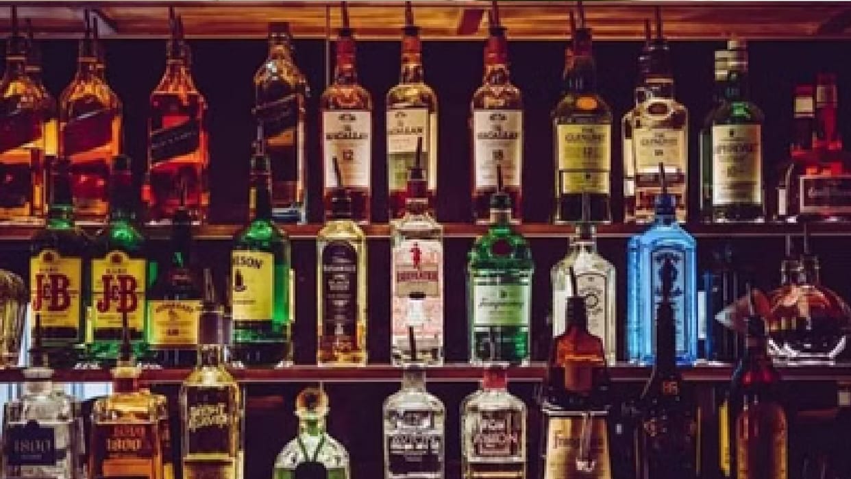 Big change for liquor lovers from April 1: Liquor will now be available in plastic bottles in Chhattisgarh