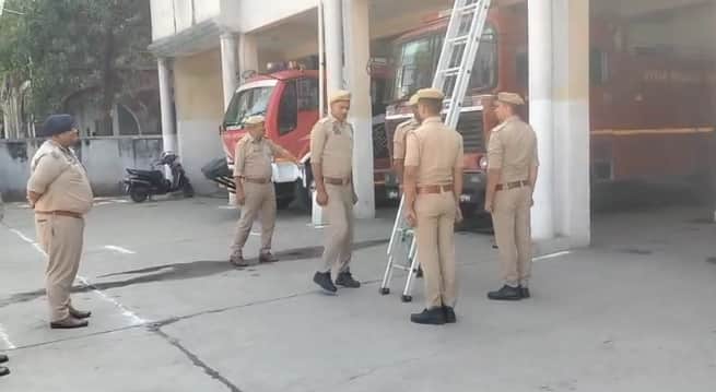 कर्नलगंज फायर स्टेशन पर मॉक ड्रिल का आयोजन