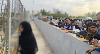 Etawah Husband Threatens to Leave Wife After Love Marriage Woman Reaches Ramnagar Bridge to End Her Life