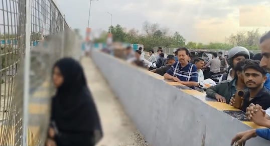 Etawah Husband Threatens to Leave Wife After Love Marriage Woman Reaches Ramnagar Bridge to End Her Life