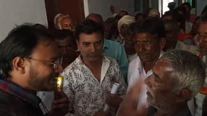 Lalitpur: Farmers enraged after insurance company's toll-free number failed to connect