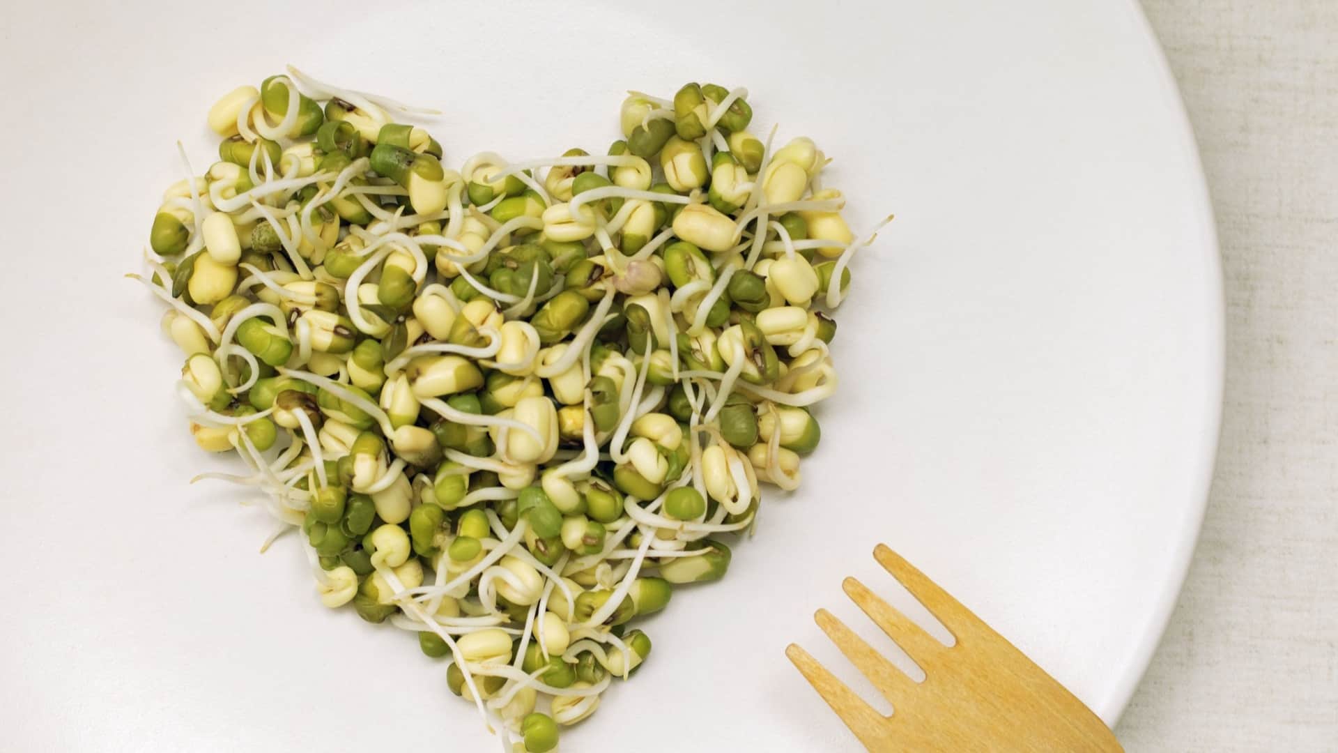 Benefits of Eating Sprouted Moong Daily in hindi daily moong khane ke fayde disprj