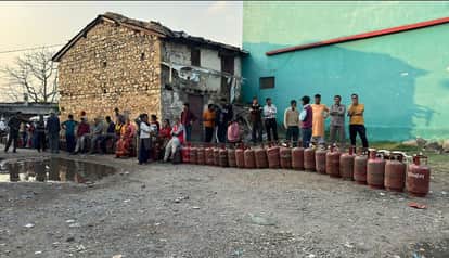 People protested outside the gas agency due to non-availability of gas cylinders in haldwani