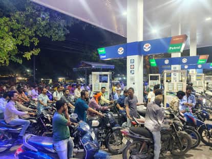Indore News Administration denies rumors of fuel shortage as crowds surge at petrol pumps
