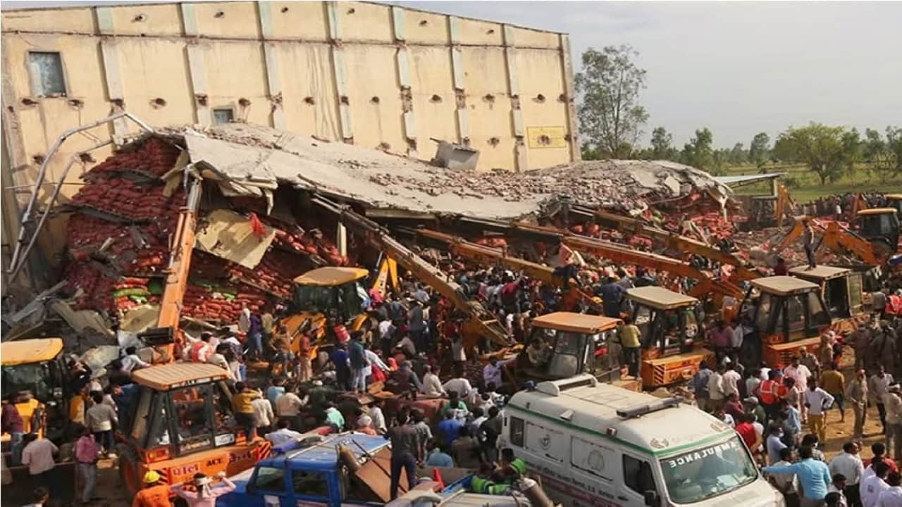 Cold store accident People started running away due to the smell of ammonia gas and smoke.