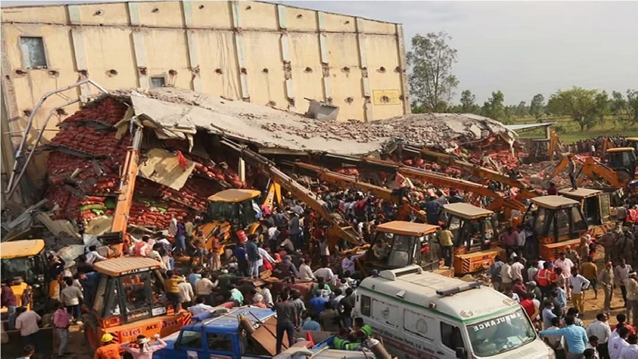 Cold store accident People started running away due to the smell of ammonia gas and smoke.