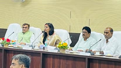 Chairperson of Legislature Joint Committee Directs Monitor Major Under-Construction Projects Using CCTV Camera