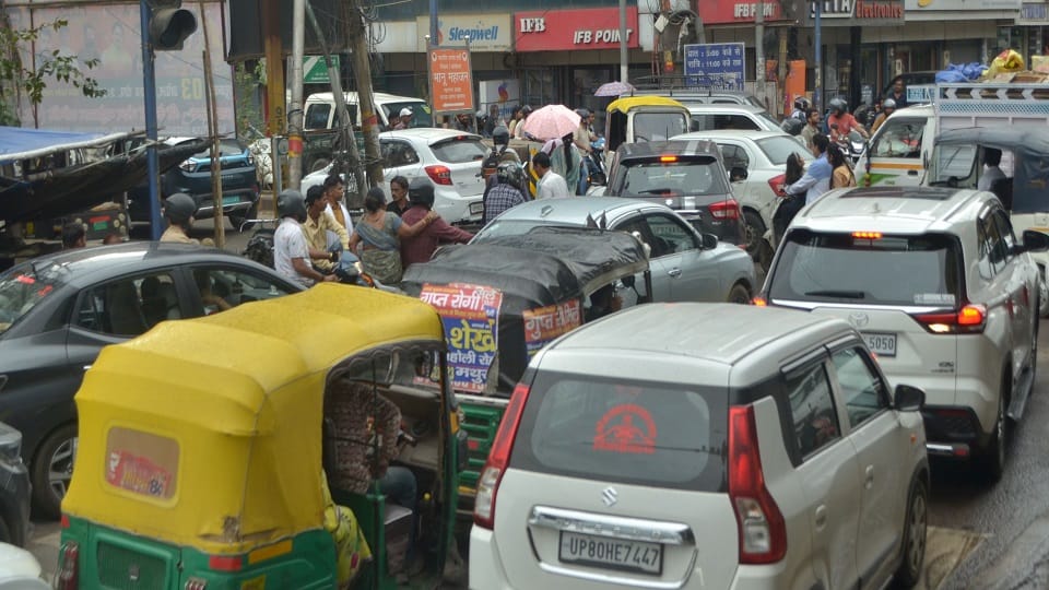 Heavy Traffic Jam in Agra After School Hours
