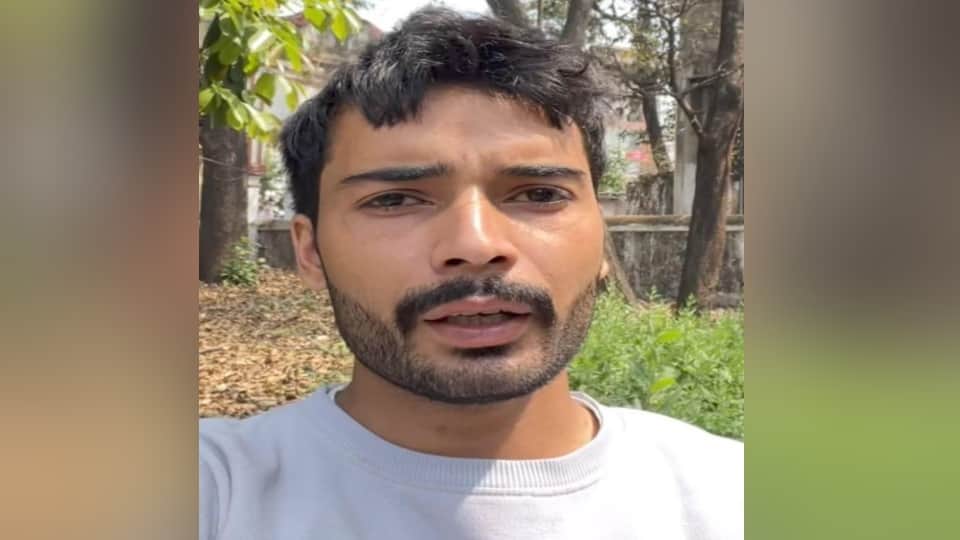 वीडियो बनाकर अपनी बात कहता गोली मारने वाला भाई मोंटी।