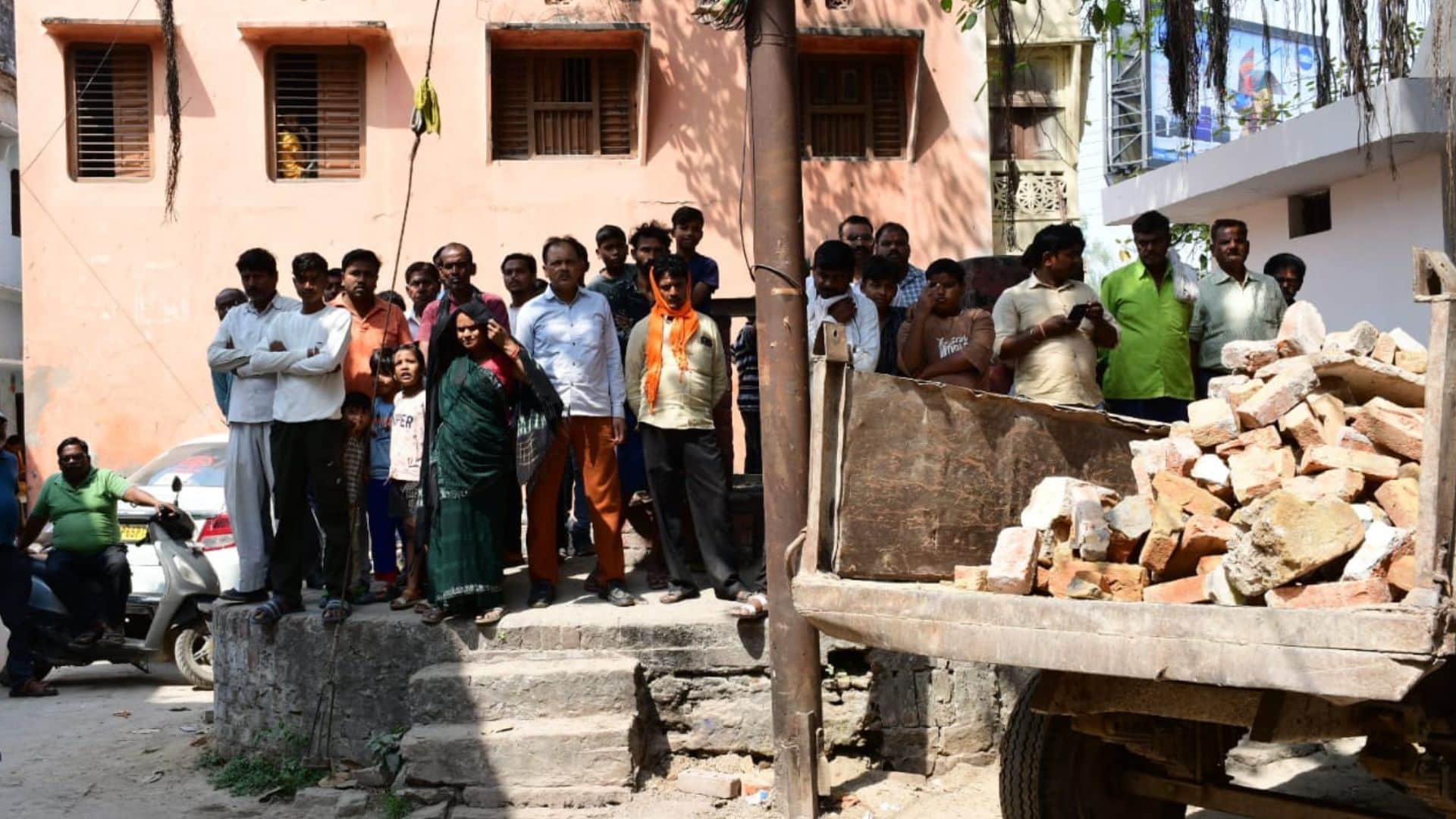 Varanasi Cylinder Blast and House Collapses Brother and Sister Died See latest updates and photos