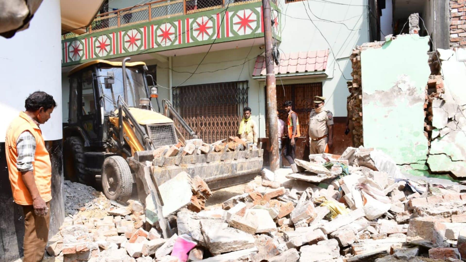 Varanasi Cylinder Blast and House Collapses Brother and Sister Died See latest updates and photos