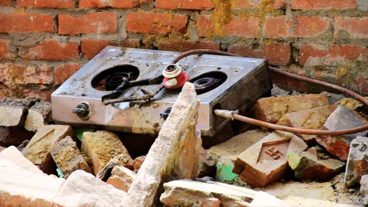 सिलिंडर ब्लास्ट की 10 तस्वीरें: सुबह-सुबह तेज धमाके से दहल उठा इलाका, चीख रहे थे मलबे में दबे लोग