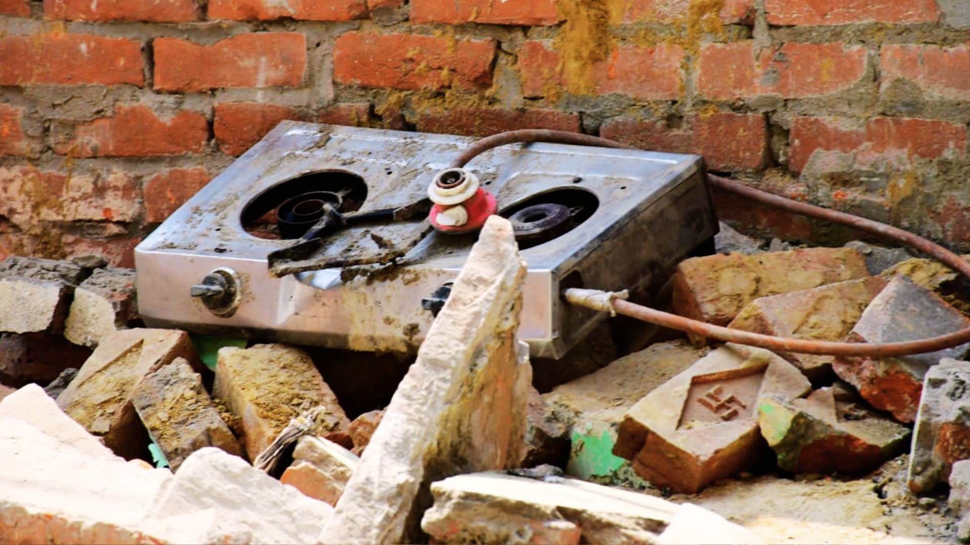 Varanasi Cylinder Blast and House Collapses Brother and Sister Died See latest updates and photos