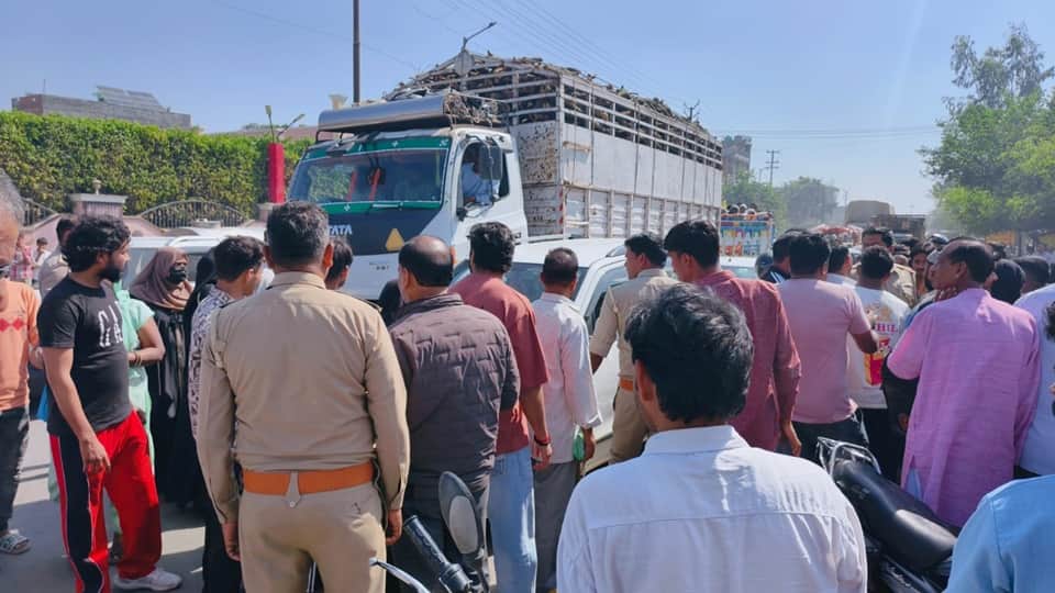 UP: Anger Erupts Again Over Gas Cylinder Shortage; Consumers Block Roads in Amroha