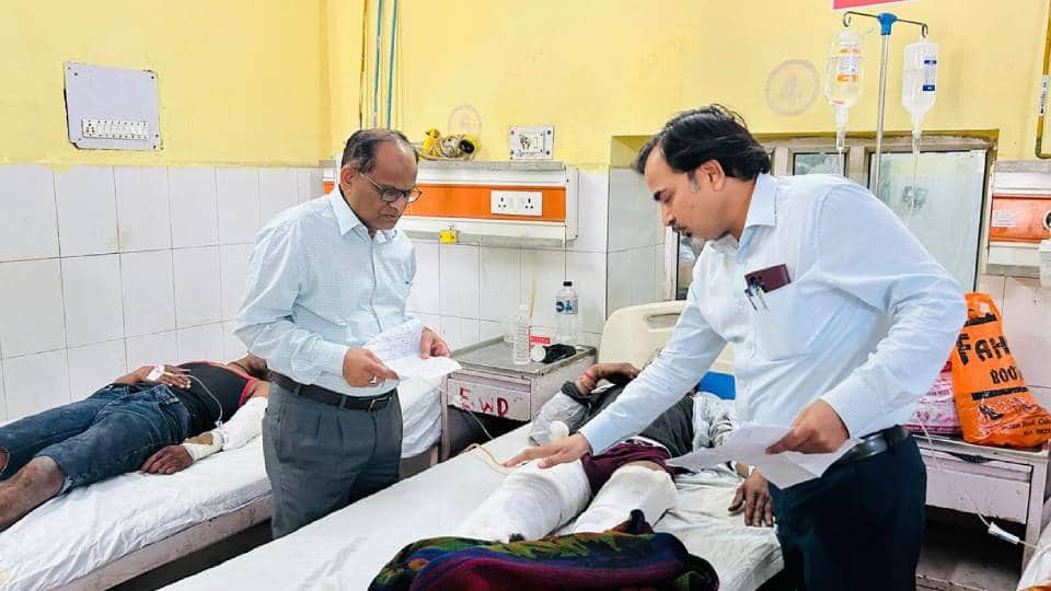 अस्पताल में भर्ती घायल