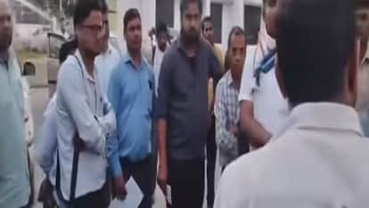 ruckus after bribes demanded from candidates for Teacher Appointments in agra