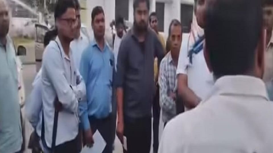 ruckus after bribes demanded from candidates for Teacher Appointments in agra