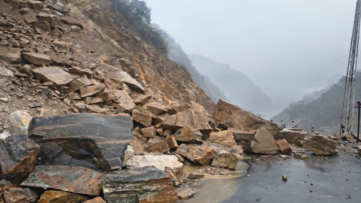 Landslide on the Jammu-Srinagar National Highway; traffic halted as both lanes become blocked.