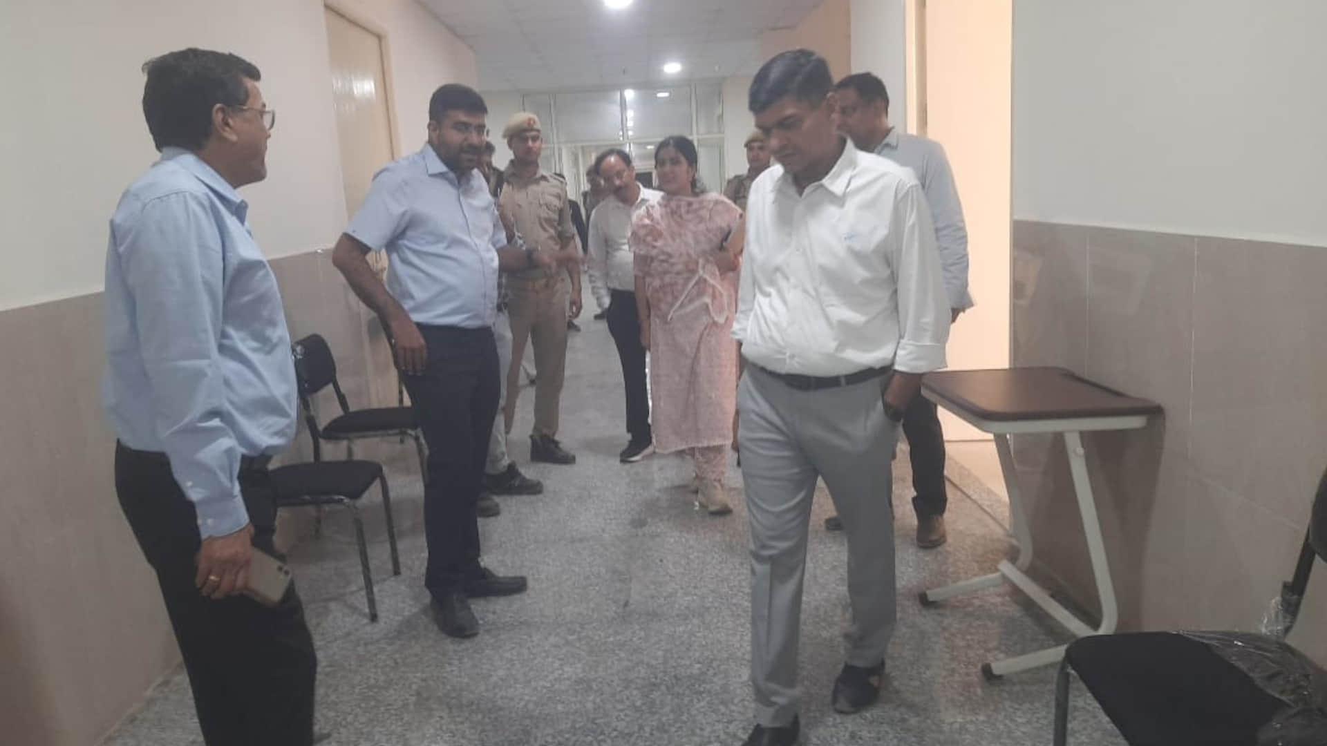 निरीक्षण करते डीएम व कमिश्नर