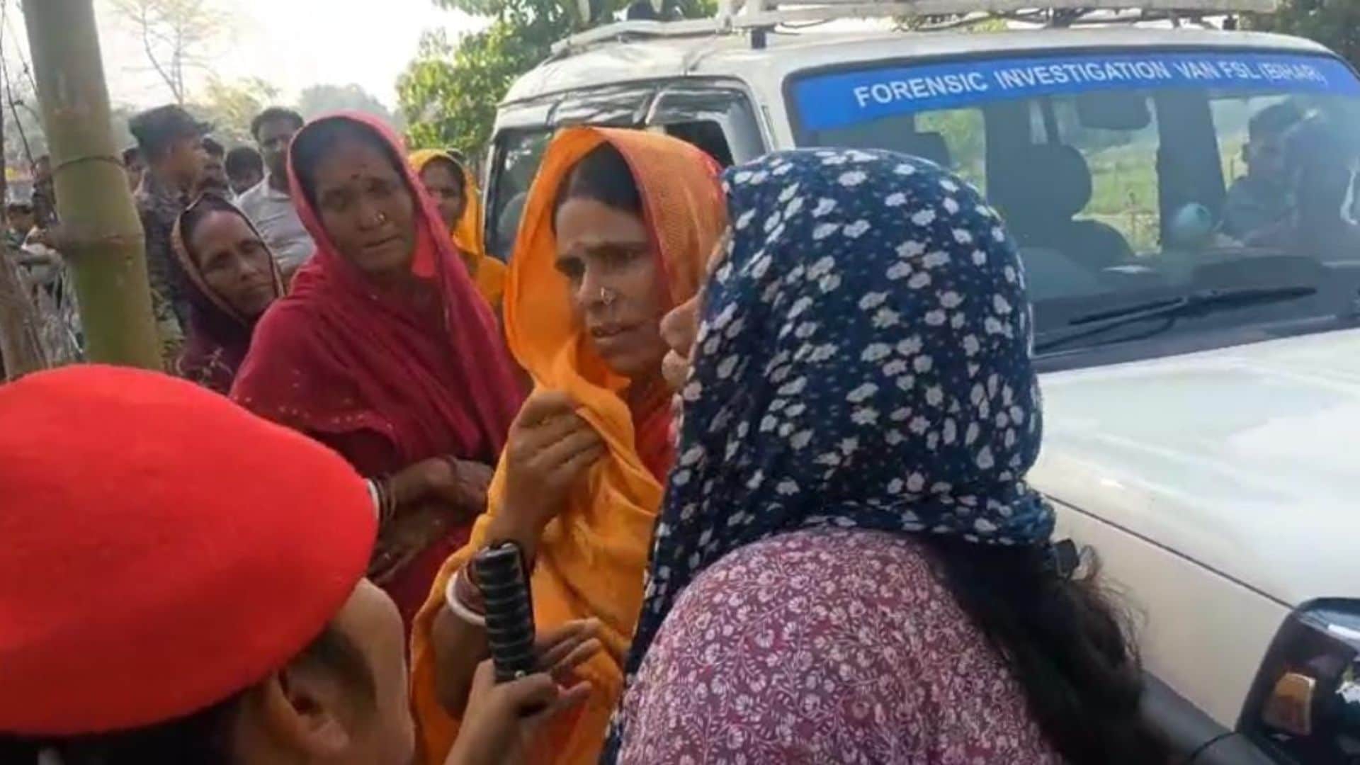 घटनास्थल पर रोते बिलखते मृतक के परिजन