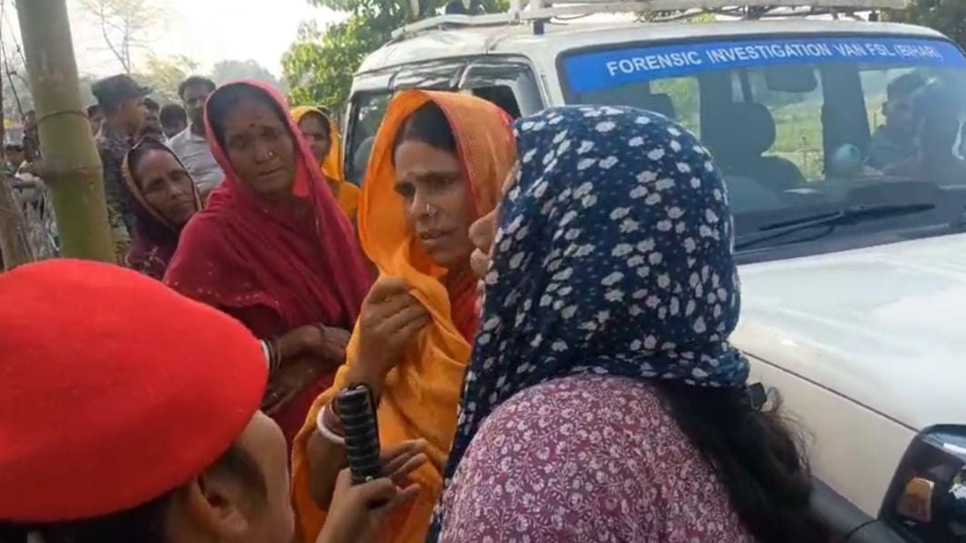घटनास्थल पर रोते बिलखते मृतक के परिजन