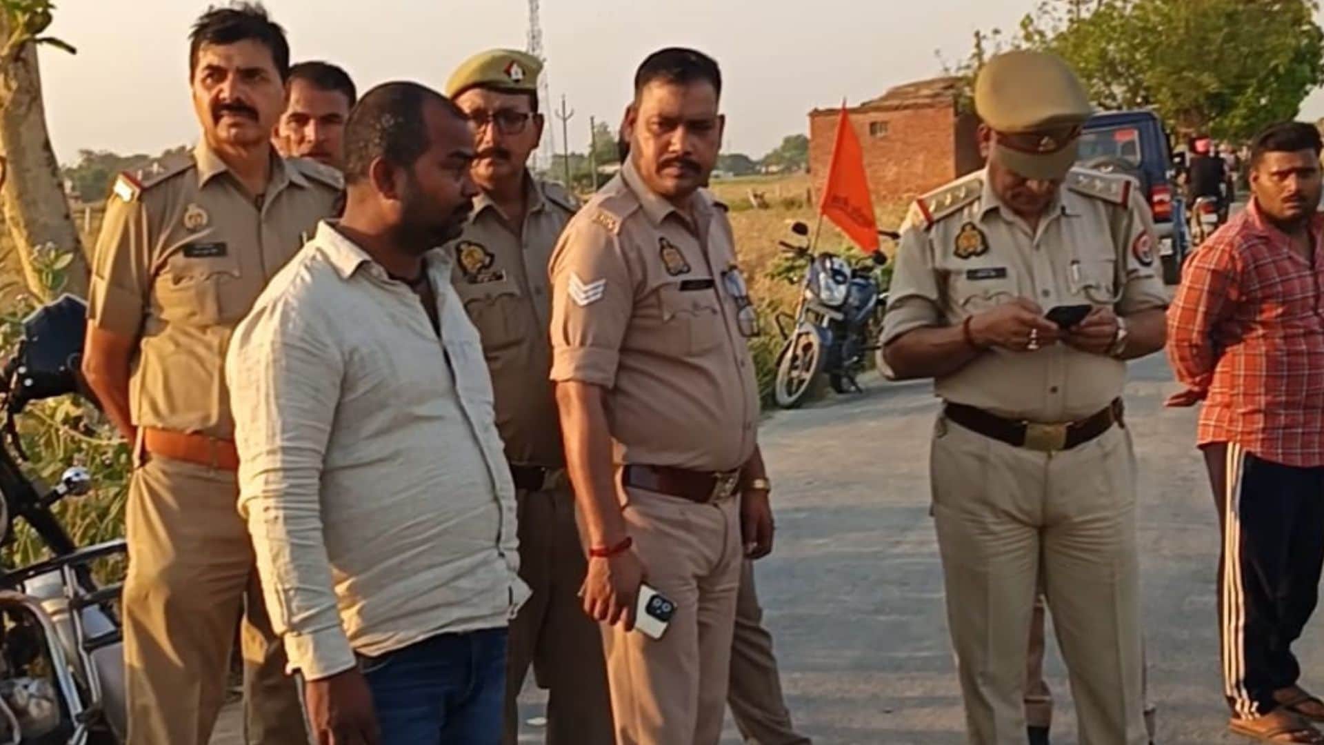 हत्या के बाद माैके पर जुटी पुलिस।