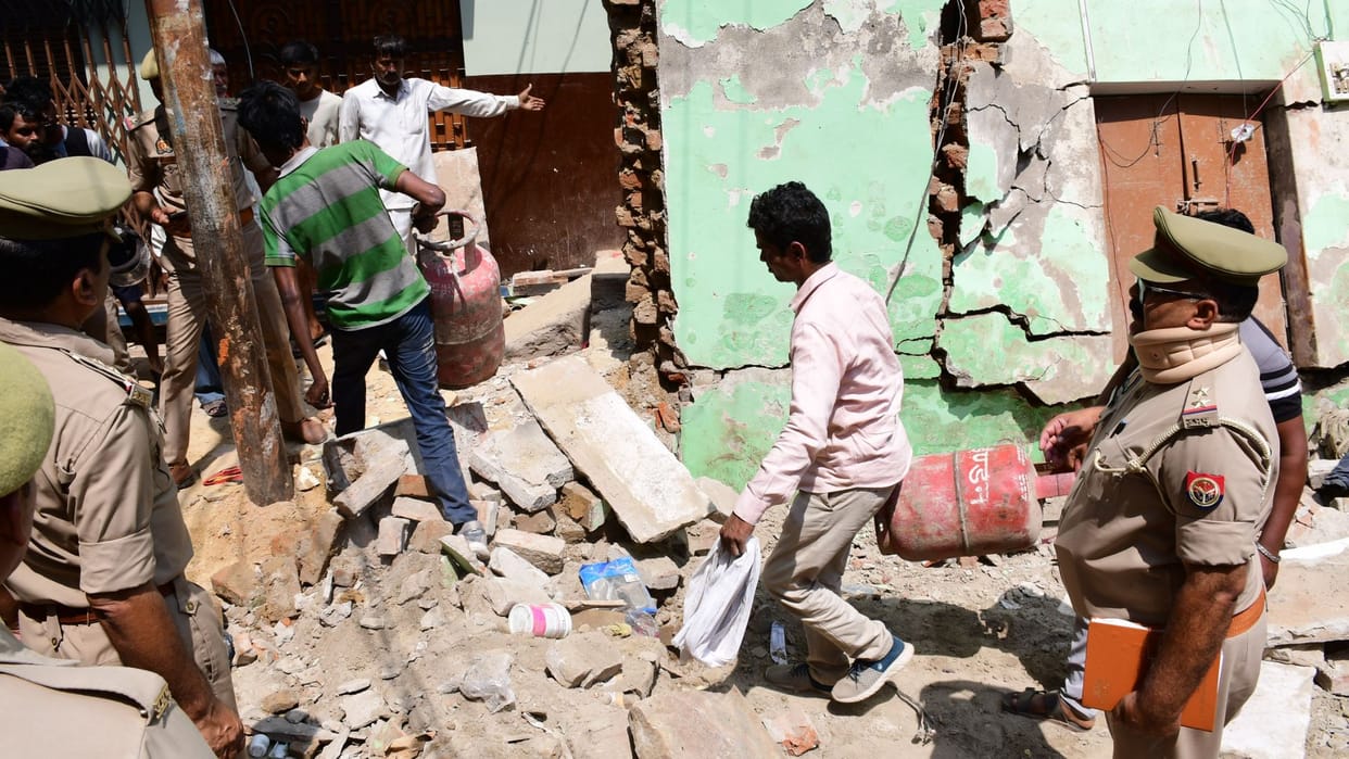 Gas Tragedy Diary detailing methods for manufacturing gold recovered from house debris in varanasi