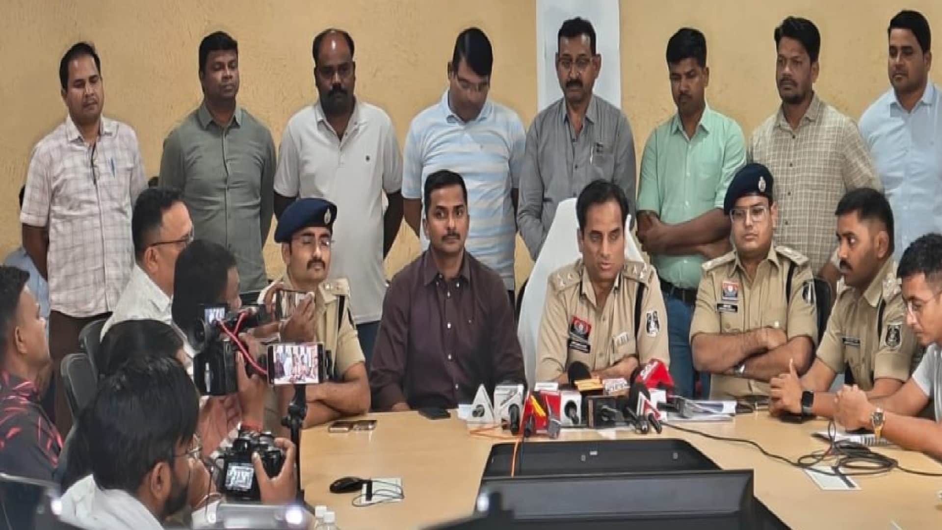 पुलिस के गिरफ्त में आरोपी