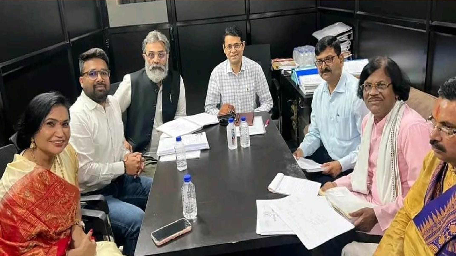 Cg News:छत्तीसगढ़ में फिल्म निर्माण को बढ़ावा देने की तैयारी, स्क्रिप्ट  समिति गठन की दिशा में पहल तेज - Preparations Underway To Promote Film  Production In Chhattisgarh ...