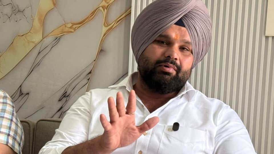 जानकारी देते भाजपा नेता रूपा सोहाना।