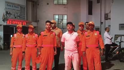 Kanpur Father and Son Die of Suffocation While Cleaning Sewer Tank Collapsed Immediately Upon Descending