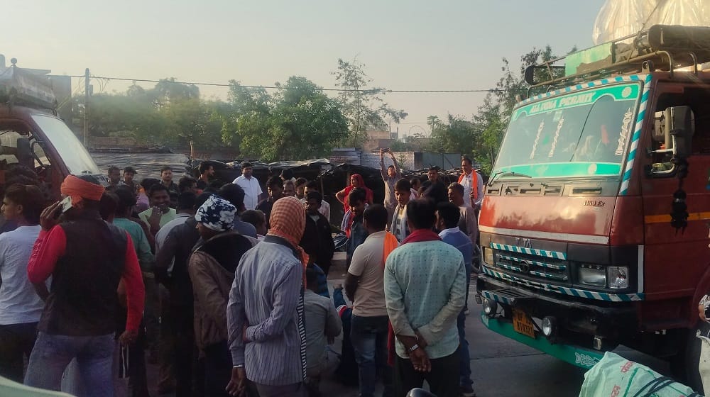 Consumers Outraged to Find Gas Agency Locked Block Unnao Road Naib Tehsildar Steps in to Manage Situation