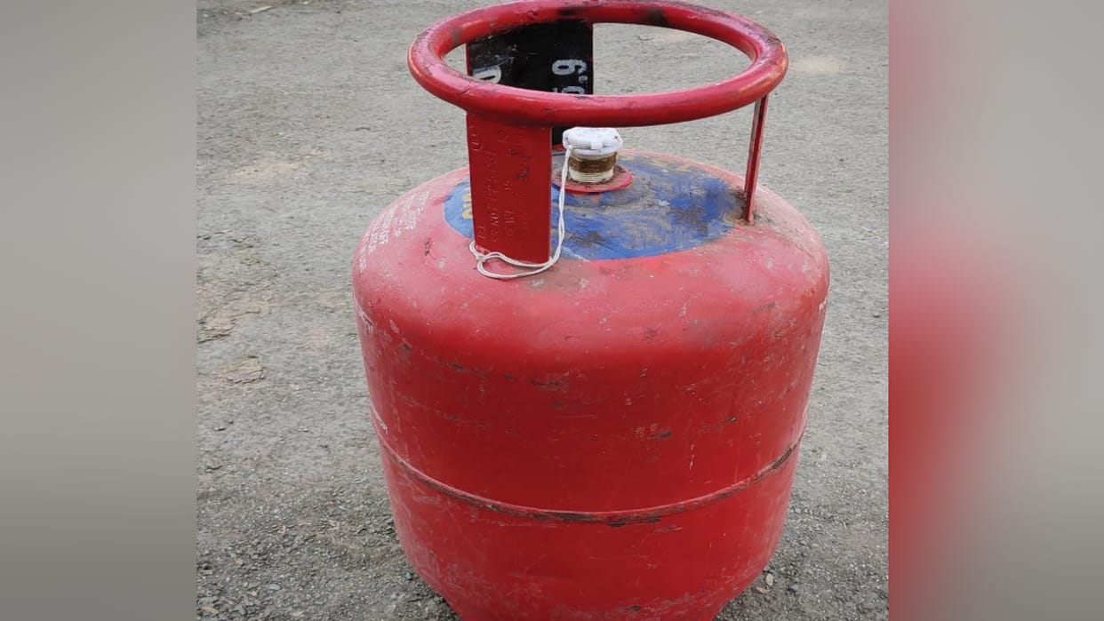 Valuables Worth Lakhs Left Untouched; Thieves Break Lock and Steal LPG Cylinder—Find Out the Full Story