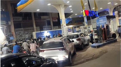 UP: No Shortage of Petrol and Diesel in the State; Government Issues Guidelines, Urges Public Not to Heed Rumo