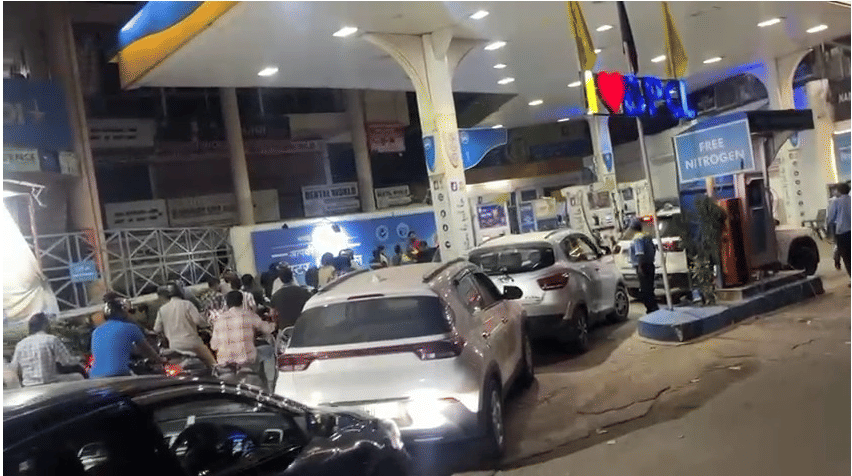 UP: No Shortage of Petrol and Diesel in the State; Government Issues Guidelines, Urges Public Not to Heed Rumo