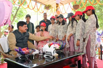 CM Mohan Yadav inaugurated the 'MPT Cafe Culture House' on his birthday and provided Rs 5 lakh to differently-